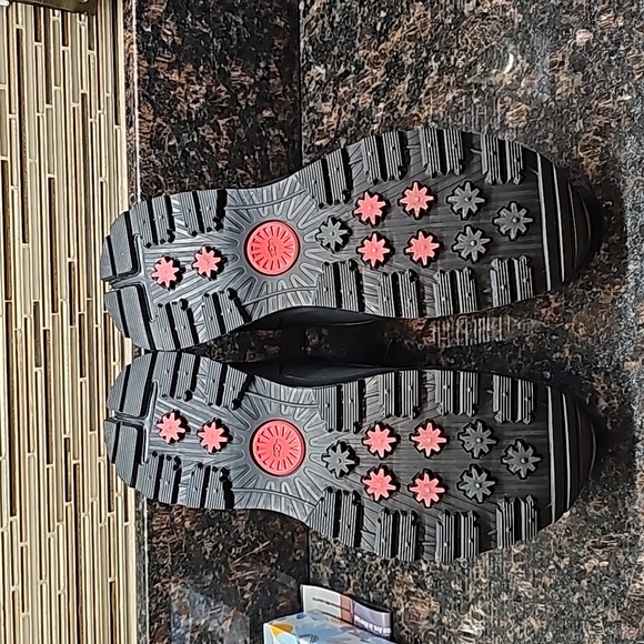 Ugg Emmitt Duck Boot - Picture 5 of 5